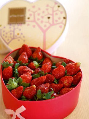 鮮豔欲滴的草莓愛心禮盒