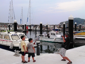 遊艇碼頭提供親子假日出遊的好去處