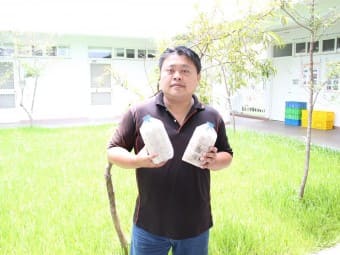台中農試所副研究員李瑋崧從 2005開始接下研究木屑介質替代的任務