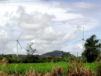 恆春半島上的風力發電風車（本圖由農業易遊網提供）